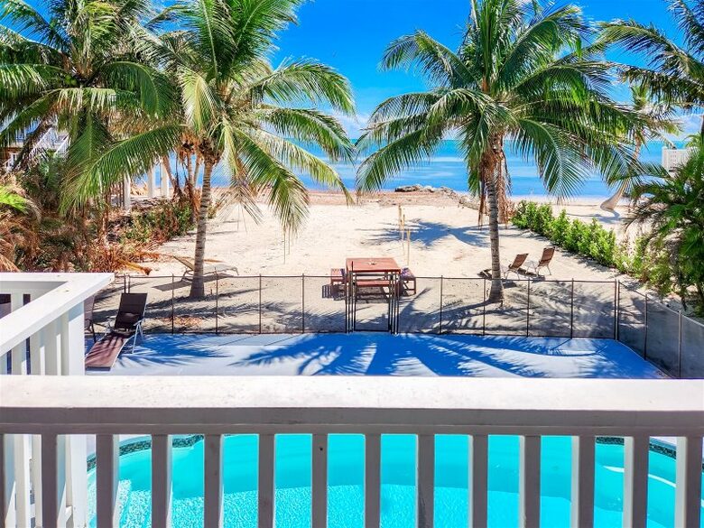 Beautiful Beachfront Paradise - Grassy Key, Florida