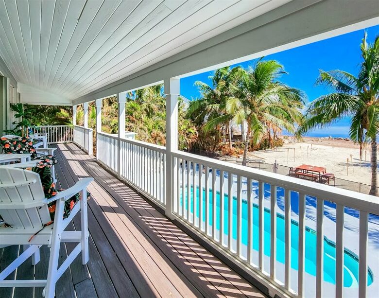 Beautiful Beachfront Paradise - Grassy Key, Florida