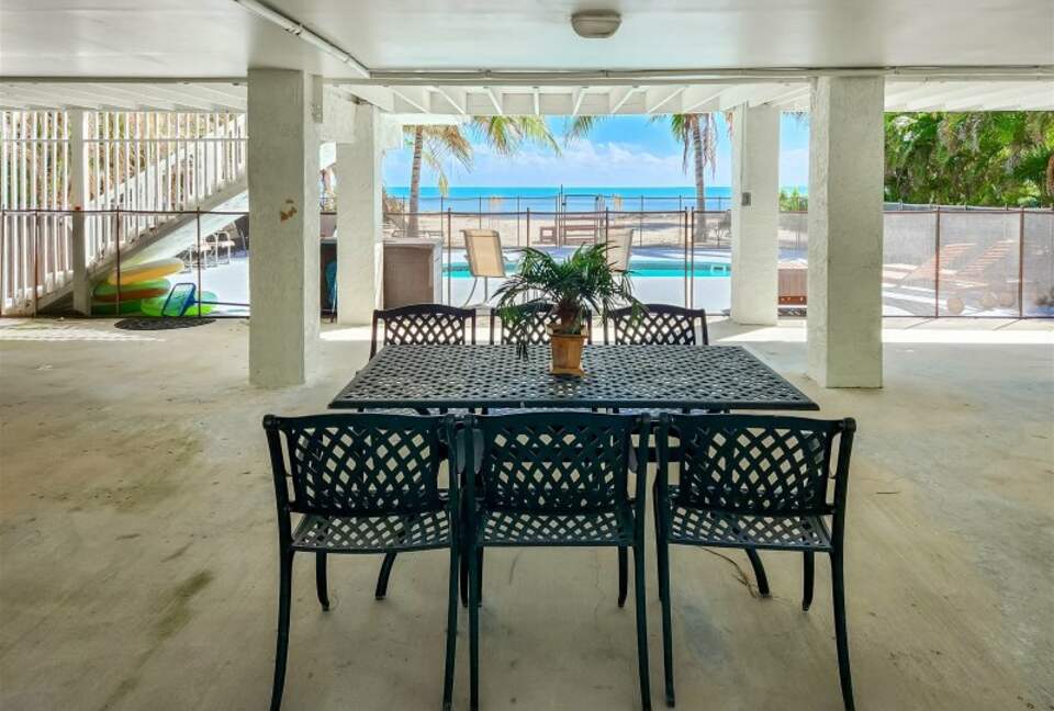 Beautiful Beachfront Paradise - Grassy Key, Florida