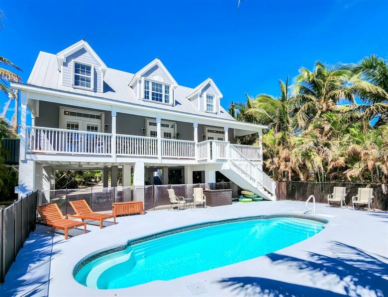 Beautiful Beachfront Paradise - Grassy Key, Florida