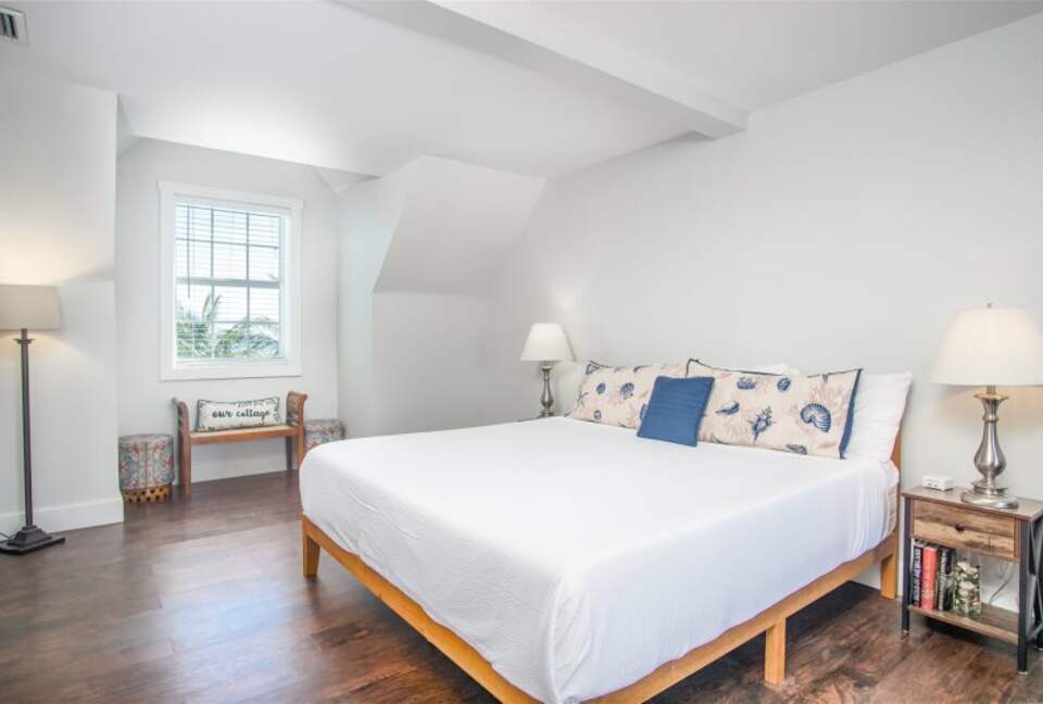 Beautiful Beachfront Paradise - Grassy Key, Florida