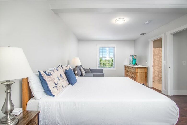 Beautiful Beachfront Paradise - Grassy Key, Florida