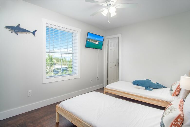 Beautiful Beachfront Paradise - Grassy Key, Florida