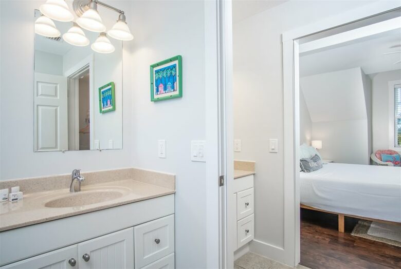 Beautiful Beachfront Paradise - Grassy Key, Florida