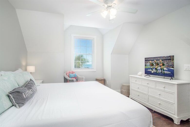 Beautiful Beachfront Paradise - Grassy Key, Florida