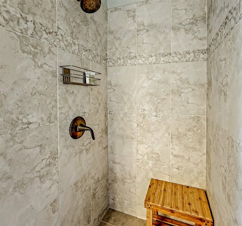 Beautiful Beachfront Paradise - Grassy Key, Florida