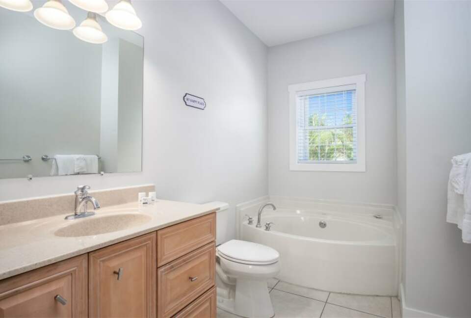 Beautiful Beachfront Paradise - Grassy Key, Florida