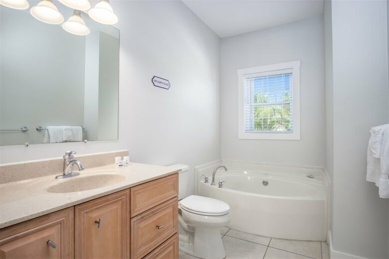 Beautiful Beachfront Paradise - Grassy Key, Florida