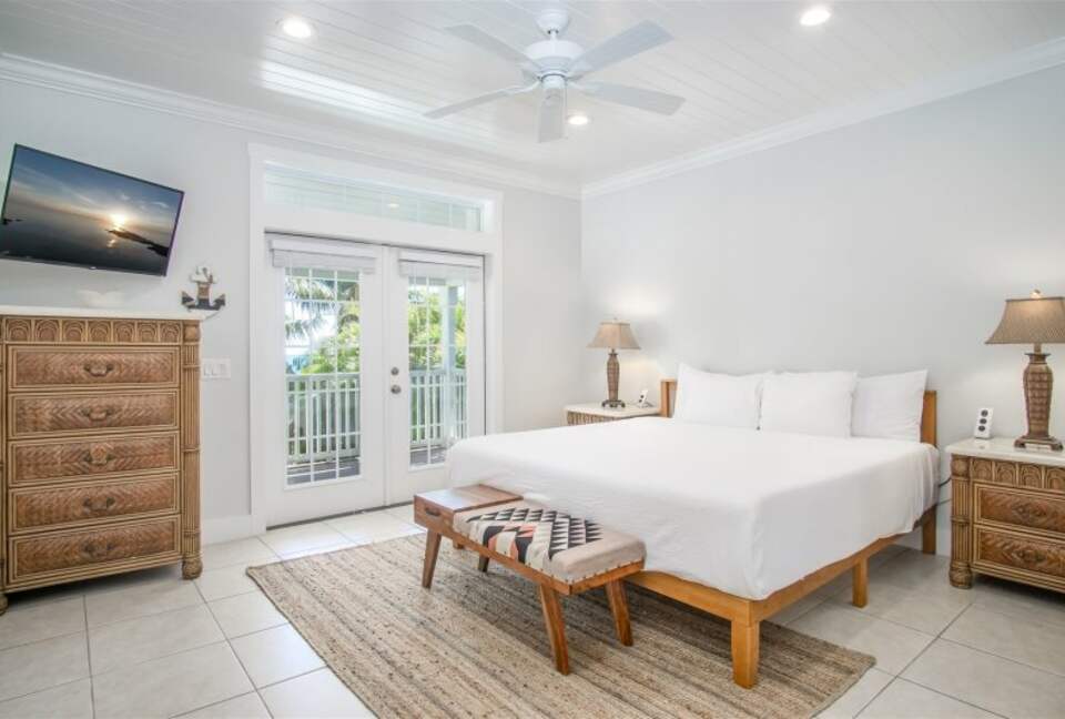 Beautiful Beachfront Paradise - Grassy Key, Florida