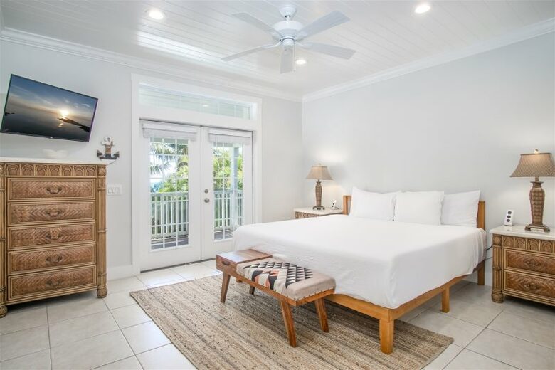 Beautiful Beachfront Paradise - Grassy Key, Florida