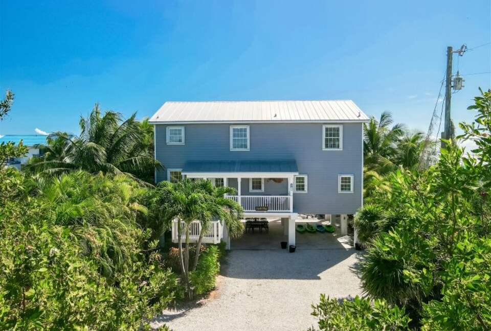 Beautiful Beachfront Paradise - Grassy Key, Florida