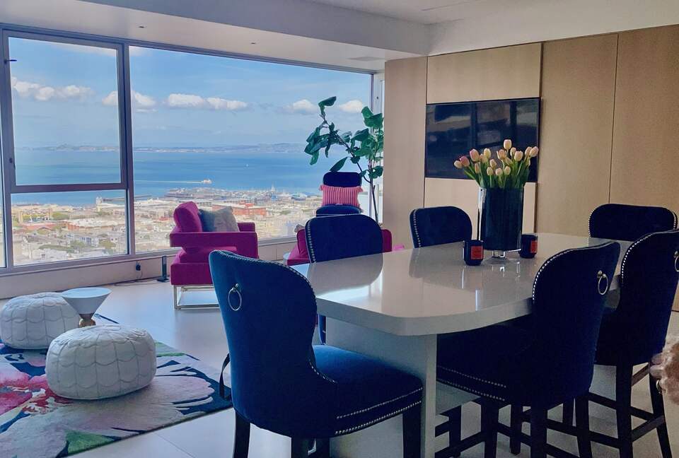 Luxury Skyrise in Russian Hill - San Francisco, California