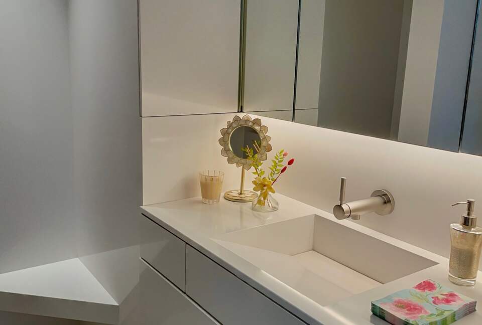 Luxury Skyrise in Russian Hill - San Francisco, California