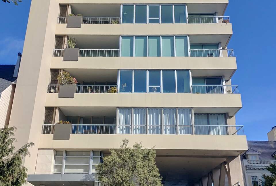 Luxury Skyrise in Russian Hill - San Francisco, California