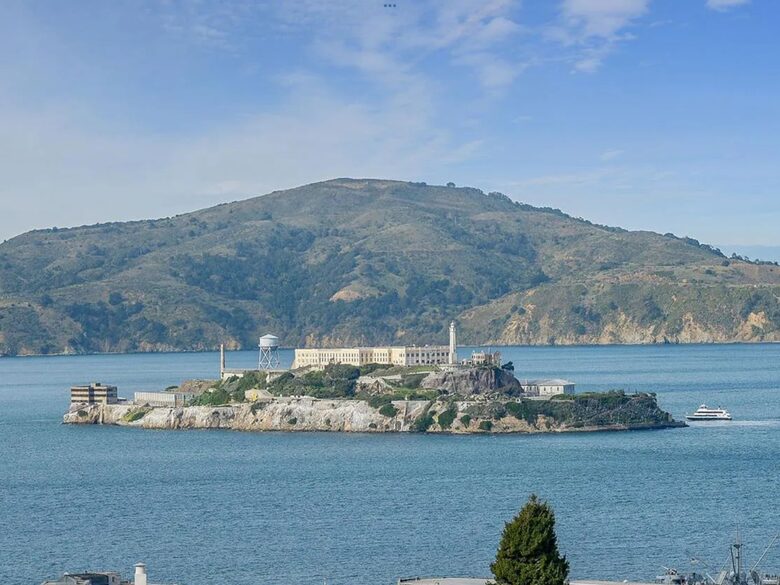 Luxury Skyrise in Russian Hill - San Francisco, California