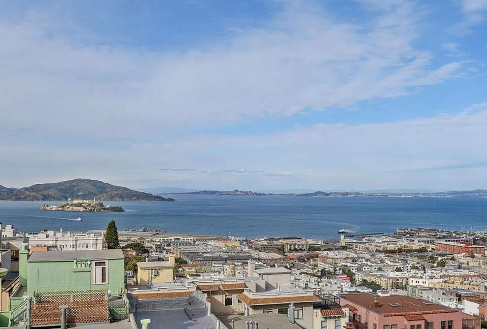 Luxury Skyrise in Russian Hill - San Francisco, California