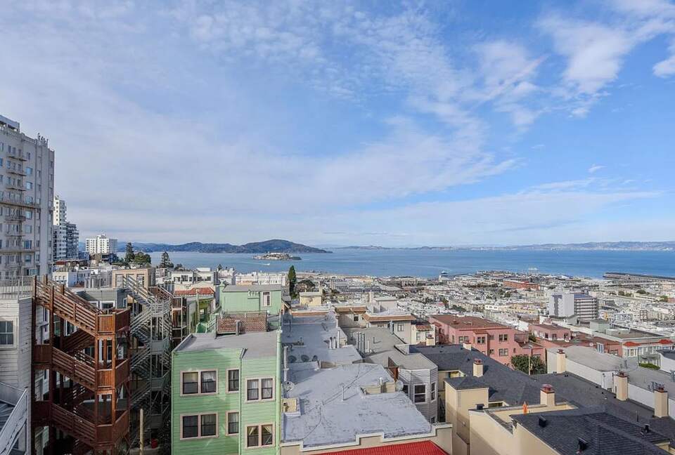 Luxury Skyrise in Russian Hill - San Francisco, California