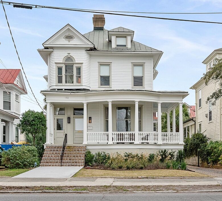 Exquisite Downtown Getaway - Charleston, South Carolina