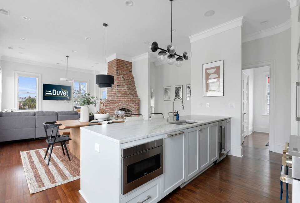 Exquisite Downtown Getaway - Charleston, South Carolina