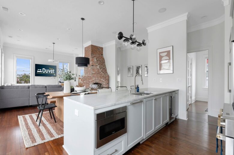 Exquisite Downtown Getaway - Charleston, South Carolina