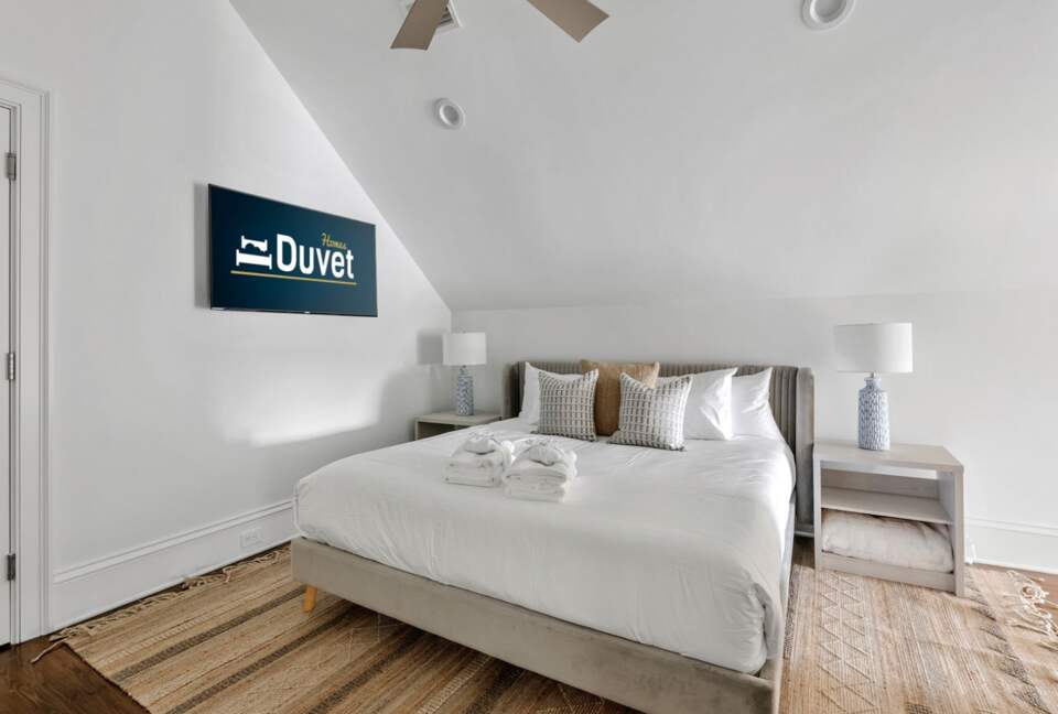 Exquisite Downtown Getaway - Charleston, South Carolina