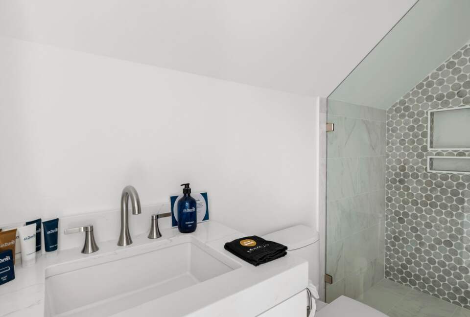 Exquisite Downtown Getaway - Charleston, South Carolina