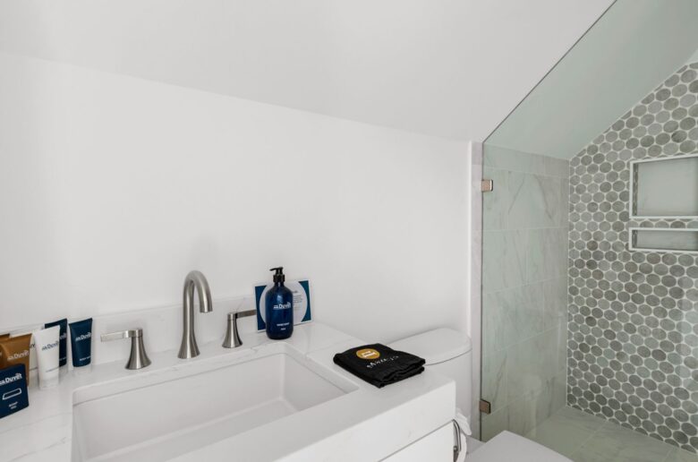 Exquisite Downtown Getaway - Charleston, South Carolina