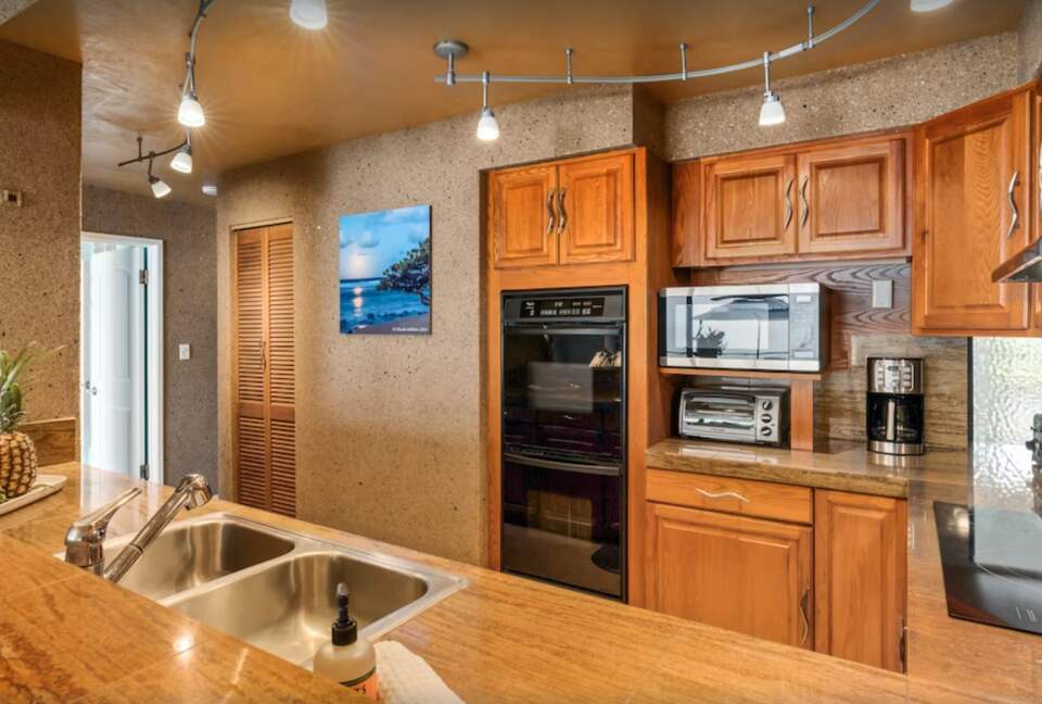 Puu Poa Luxurious Oceanfront Condo - Princeville, Hawaii