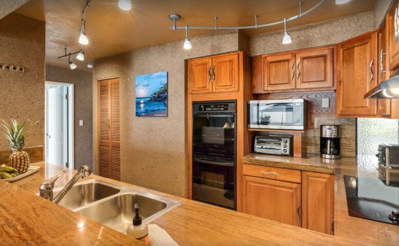 Puu Poa Luxurious Oceanfront Condo - Princeville, Hawaii