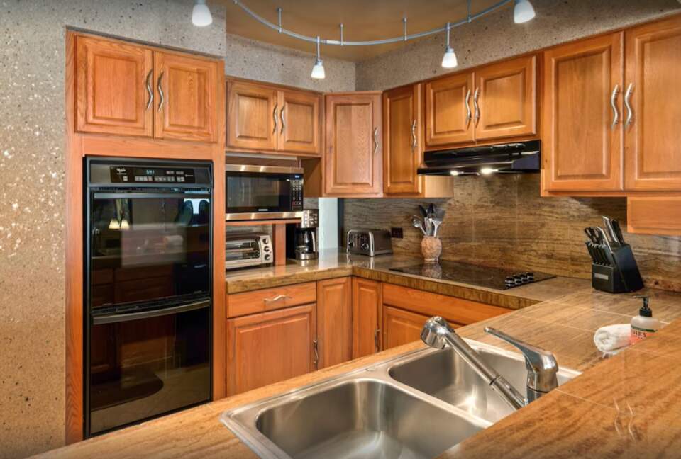 Puu Poa Luxurious Oceanfront Condo - Princeville, Hawaii