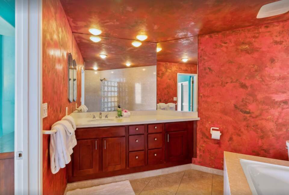 Puu Poa Luxurious Oceanfront Condo - Princeville, Hawaii