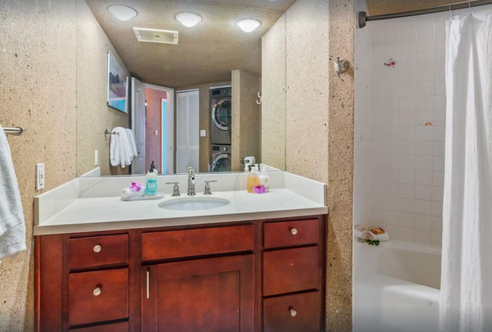 Puu Poa Luxurious Oceanfront Condo - Princeville, Hawaii