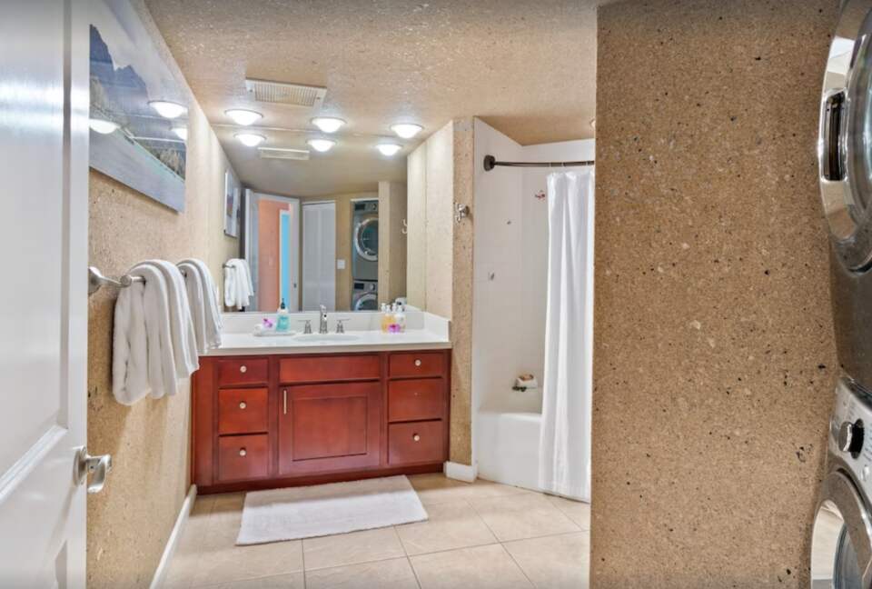 Puu Poa Luxurious Oceanfront Condo - Princeville, Hawaii