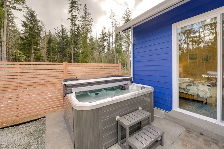 FourC Ranch | With Hot Tub on 10 Acres - Clinton, Washington