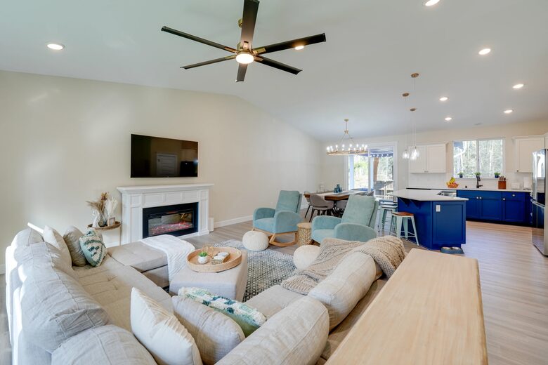 FourC Ranch | With Hot Tub on 10 Acres - Clinton, Washington