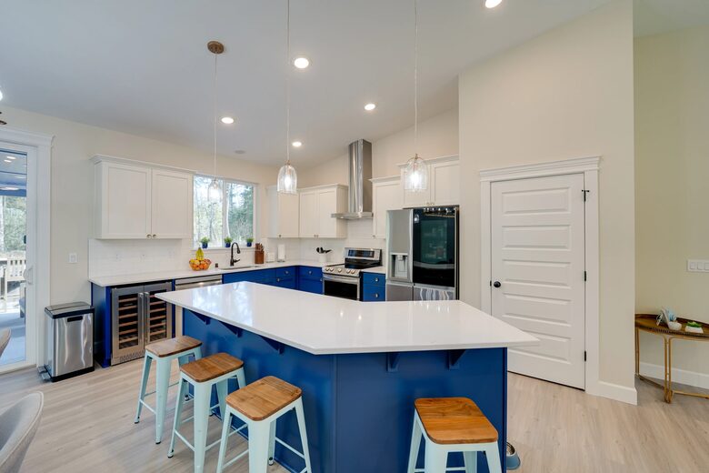 FourC Ranch | With Hot Tub on 10 Acres - Clinton, Washington