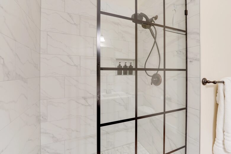 FourC Ranch | With Hot Tub on 10 Acres - Clinton, Washington