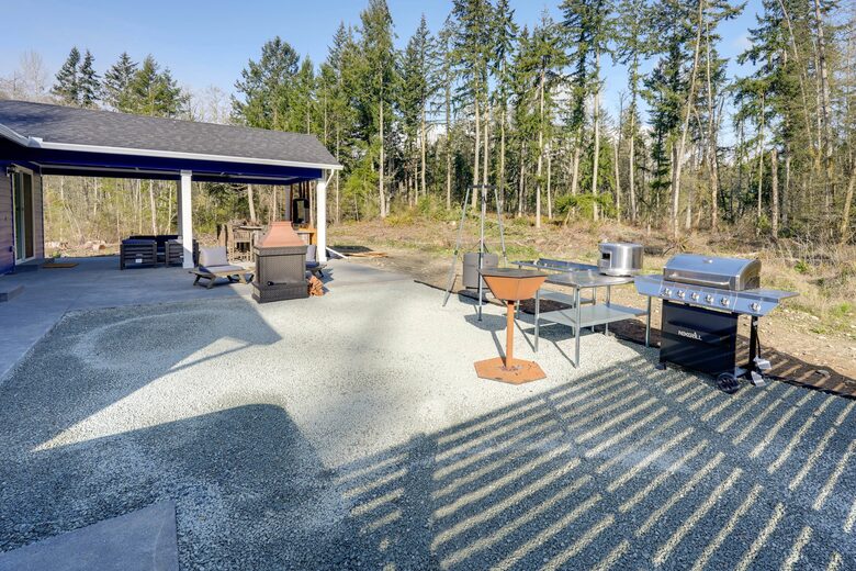 FourC Ranch | With Hot Tub on 10 Acres - Clinton, Washington