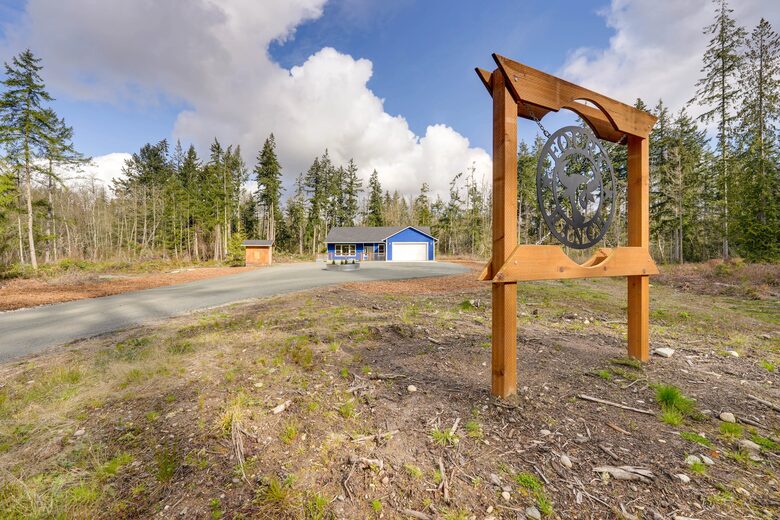 FourC Ranch | With Hot Tub on 10 Acres - Clinton, Washington