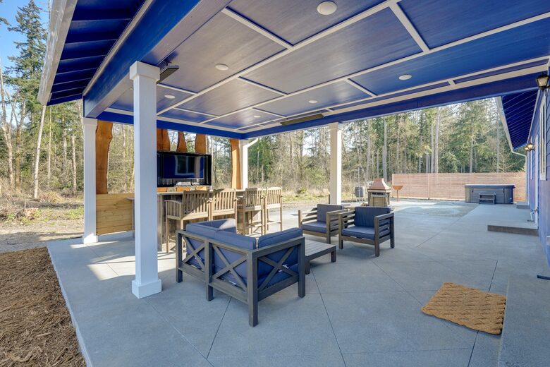 FourC Ranch | With Hot Tub on 10 Acres - Clinton, Washington