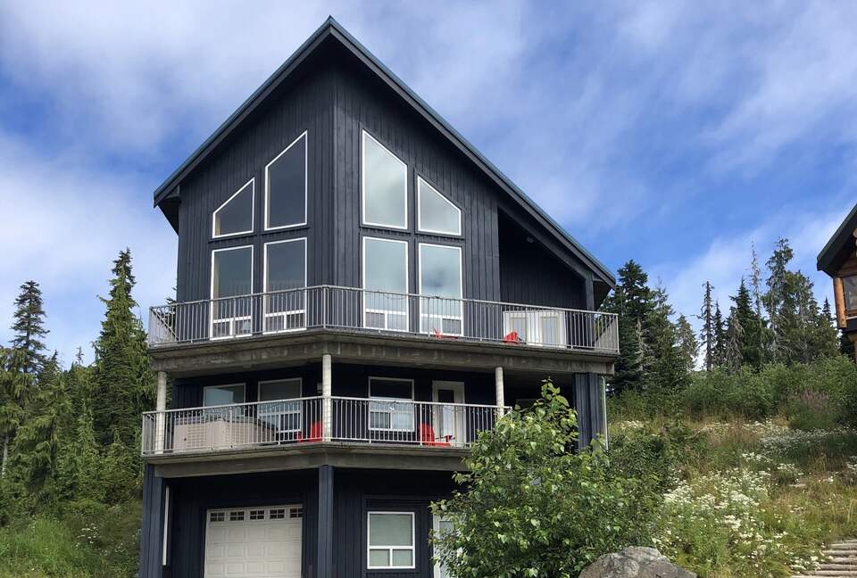 Valhalla Ski-In/Ski-Out Chalet - Comox-Strathcona C, Canada