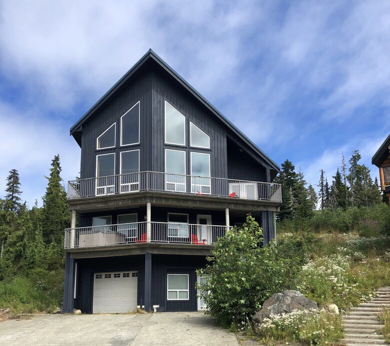 Valhalla Ski-In/Ski-Out Chalet - Comox-Strathcona C, Canada