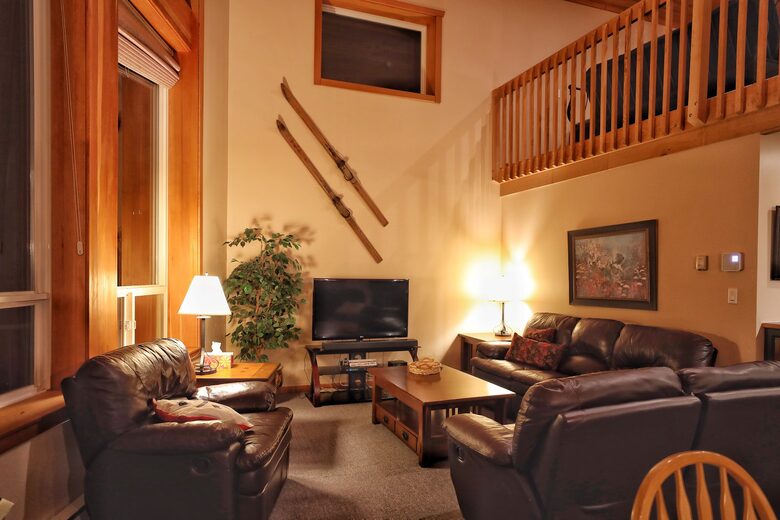 Valhalla Ski-In/Ski-Out Chalet - Comox-Strathcona C, Canada