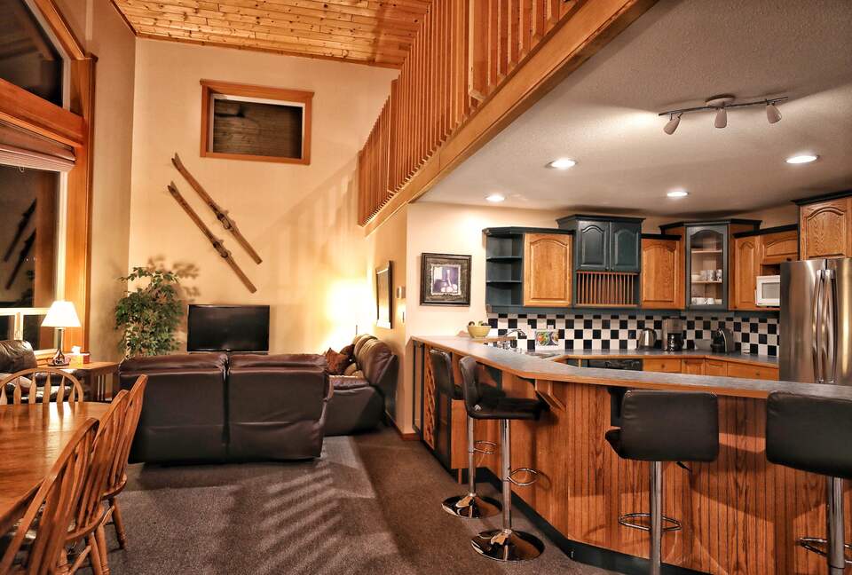 Valhalla Ski-In/Ski-Out Chalet - Comox-Strathcona C, Canada