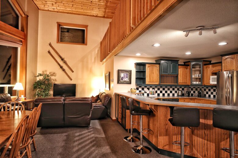 Valhalla Ski-In/Ski-Out Chalet - Comox-Strathcona C, Canada