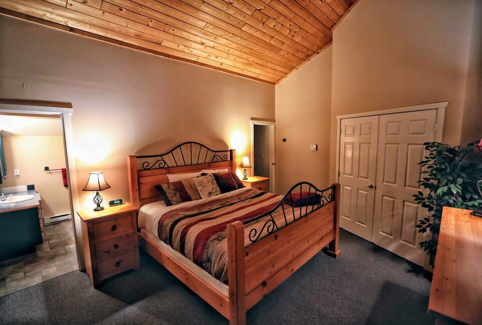 Valhalla Ski-In/Ski-Out Chalet - Comox-Strathcona C, Canada