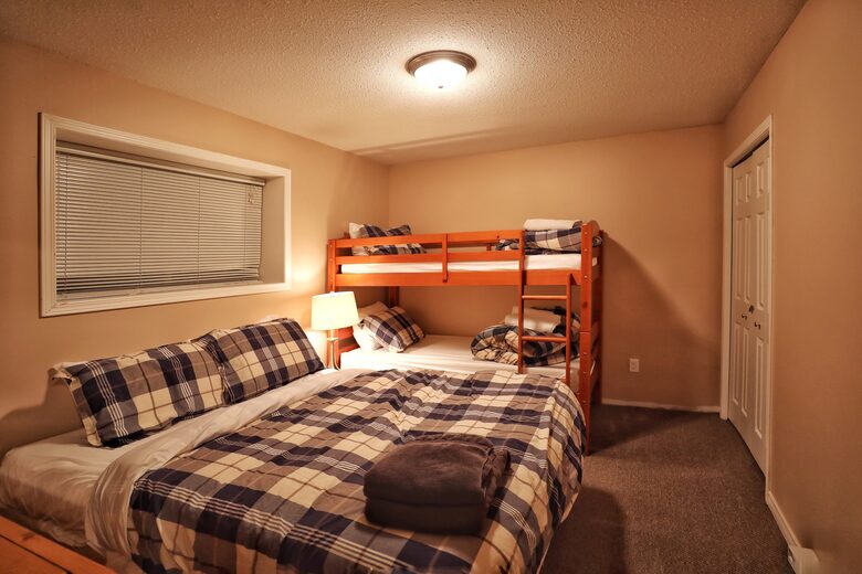 Valhalla Ski-In/Ski-Out Chalet - Comox-Strathcona C, Canada