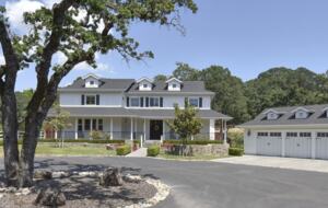 Exquisite Modern Farmhouse with a Pool - Sonoma, California