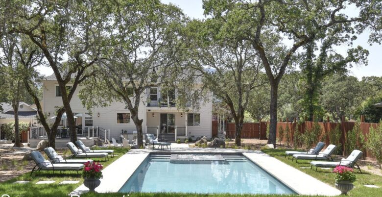 Exquisite Modern Farmhouse with a Pool - Sonoma, California