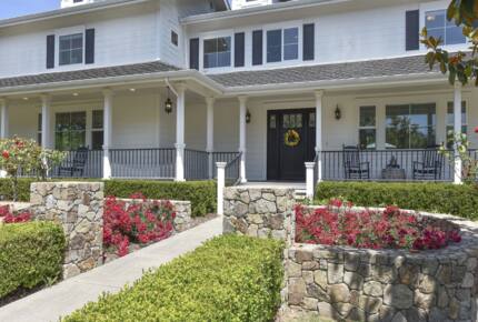 Exquisite Modern Farmhouse with a Pool - Sonoma, California